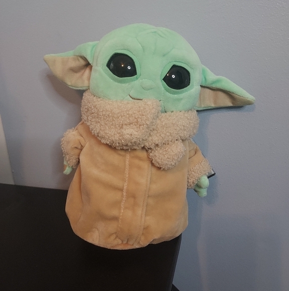 Star Wars The Mandalorian The Child 2020 - Picture 2 of 6